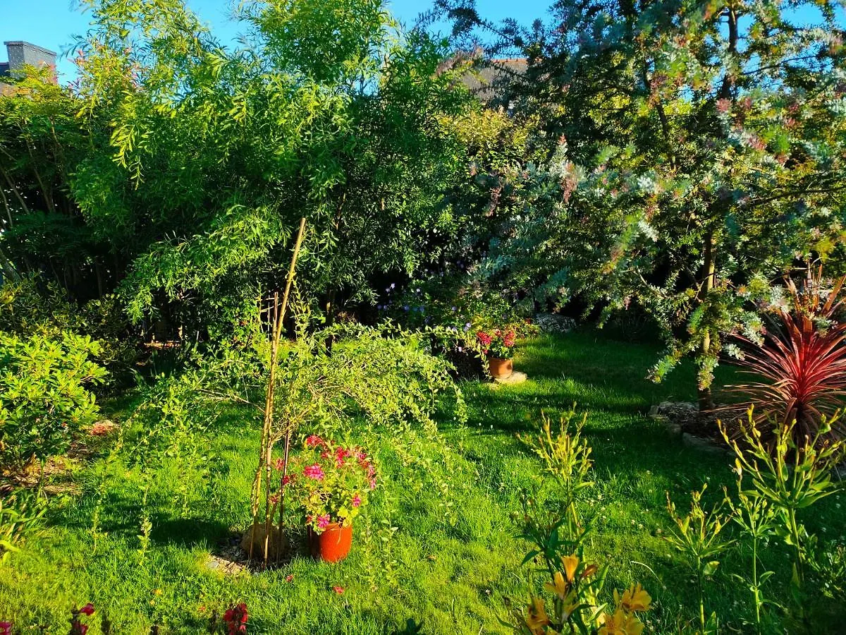 Studio Vue Sur Jardin A 3 Mn En Voiture De La Mer Fouesnant Vakantiehuis